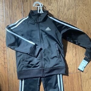 Adidas Boys Tracksuit Size 4 Black